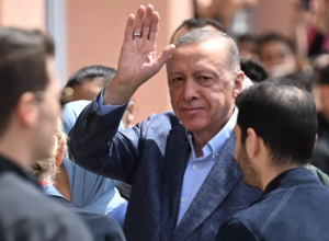 Эрдоган призвал не отходить от урн до официального объявления результатов